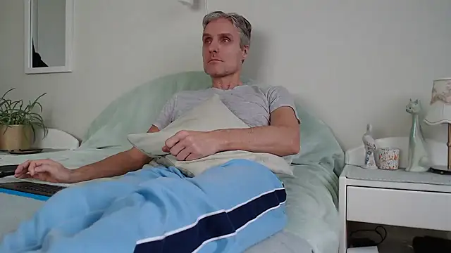 Snapshot of StrongBill chatting on December 2024 08:22:02 AM StrongBill online show from December 2024 08:22:02 AM