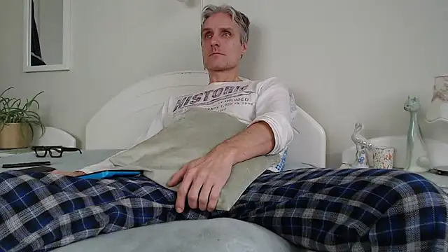 Snapshot of StrongBill chatting on December 2024 09:01:01 AM StrongBill online show from December 2024 09:01:01 AM