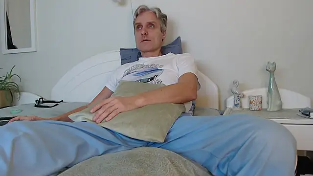 Snapshot of StrongBill chatting on January 2025 04:00:01 PM StrongBill online show from January 2025 04:00:01 PM