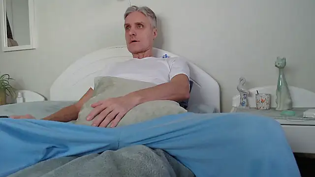 Snapshot of StrongBill chatting on January 2025 02:23:01 PM StrongBill online show from January 2025 02:23:01 PM