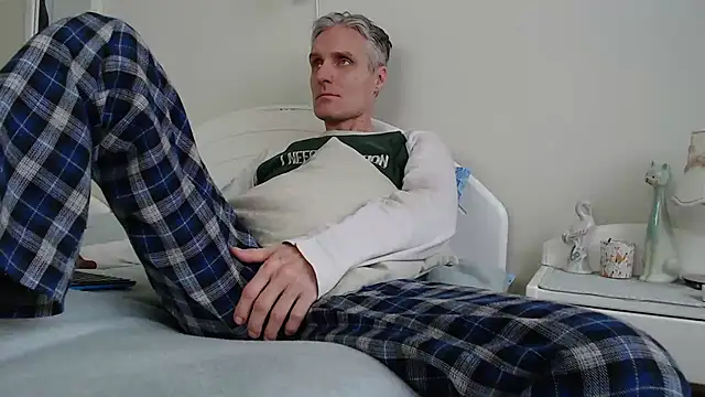 Snapshot of StrongBill chatting on February 2025 07:36:02 AM StrongBill online show from February 2025 07:36:02 AM