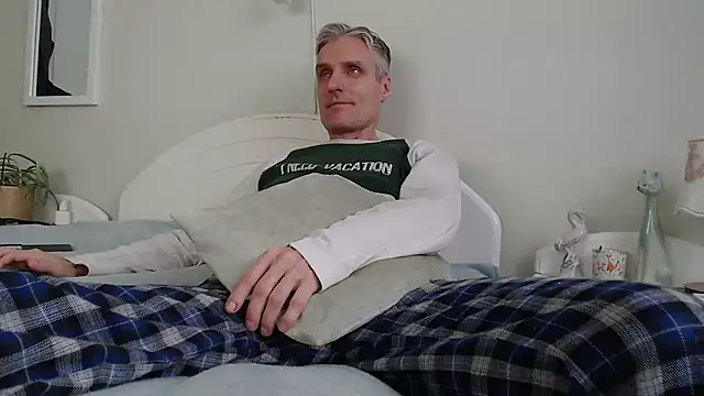 Snapshot of StrongBill chatting on February 2025 07:41:01 AM StrongBill online show from February 2025 07:41:01 AM