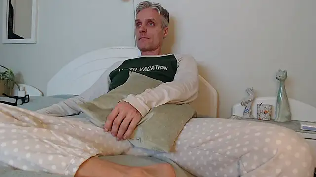 Snapshot of StrongBill chatting on February 2025 03:17:02 PM StrongBill online show from February 2025 03:17:02 PM