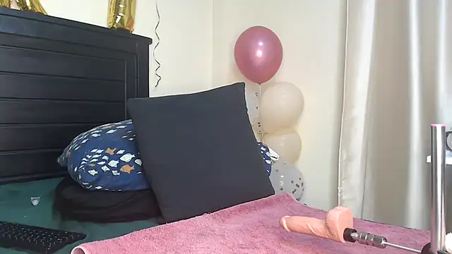 NIKKIE LOVE online show from January 2025 03:43:01 AM