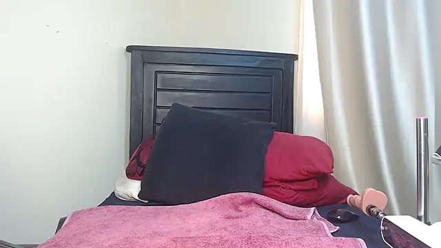 NIKKIE LOVE online show from March 2025 05:00:02 AM