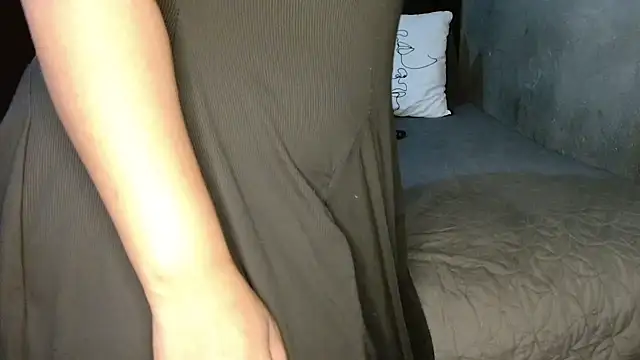 Snapshot of CURVEYDOLLXX chatting on April 2026 07:57:01 AM CURVEYDOLLXX online show from April 2026 07:57:01 AM