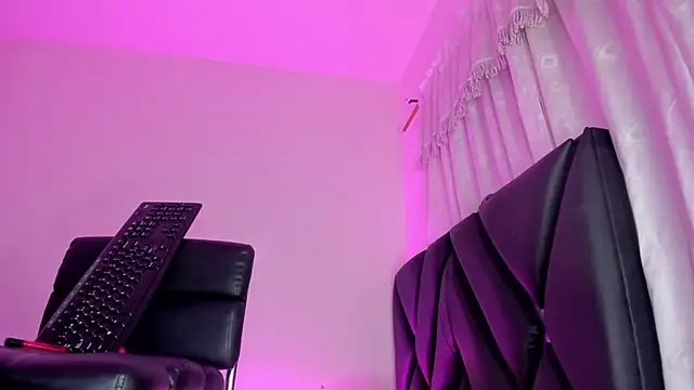 stephany doll  online show from December 2024 12:13:01 PM