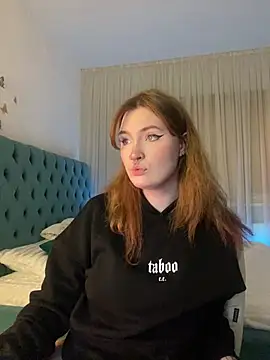  Chlo  e online show from February 2025 12:38:02 AM