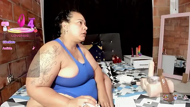 Snapshot of Sofie-Storm chatting on December 2025 11:04:01 AM Sofie-Storm online show from December 2025 11:04:01 AM