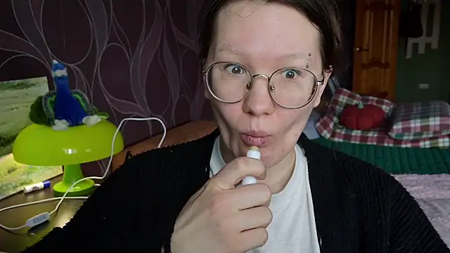 Snapshot of MiriamOr chatting on April 2026 07:45:01 AM MiriamOr online show from April 2026 07:45:01 AM