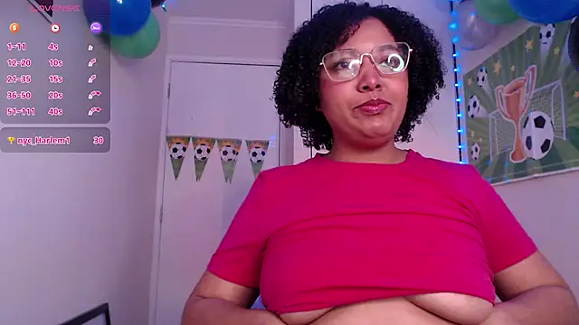 Snapshot of michell_bling1 chatting on July 2026 12:35:01 PM michell bling1 online show from July 2026 12:35:01 PM