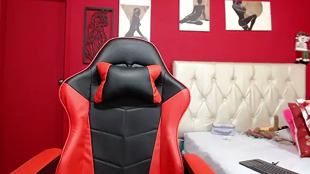 Snapshot of Rebecca_Milf chatting on December 2025 12:10:02 PM Rebecca Milf online show from December 2025 12:10:02 PM