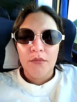 Snapshot of Mia_Hampton chatting on October 2025 10:18:02 PM Mia Hampton online show from October 2025 10:18:02 PM