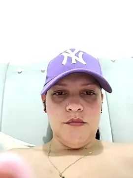 Snapshot of Mia_Hampton chatting on April 2026 10:03:01 PM Mia Hampton online show from April 2026 10:03:01 PM