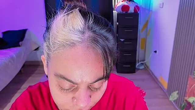 Cuttiealice online show from November 2025 02:05:01 PM