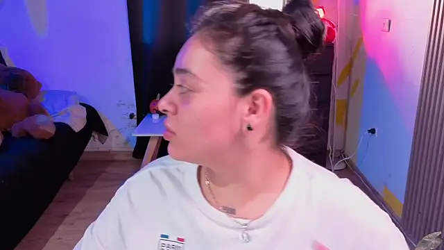 Cuttiealice online show from November 2025 01:28:01 PM