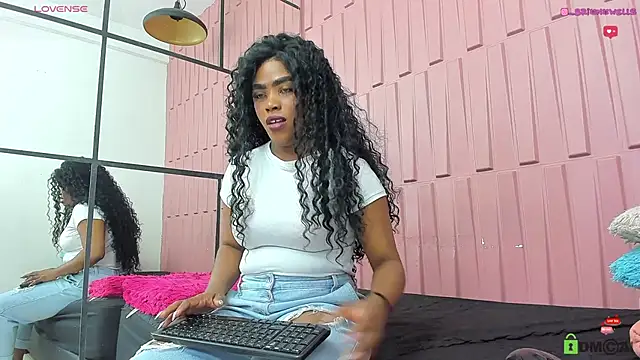 Snapshot of Briana_Wells_ chatting on February 2025 01:00:02 PM Briana Wells online show from February 2025 01:00:02 PM