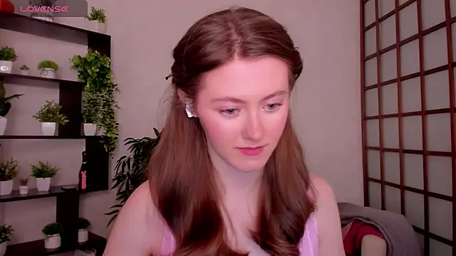 Snapshot of KateCuddle chatting on March 2026 03:02:01 AM KateCuddle online show from March 2026 03:02:01 AM