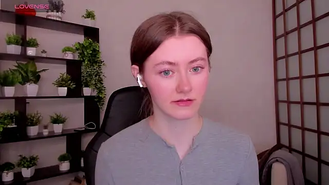 Snapshot of KateCuddle chatting on March 2026 02:05:02 AM KateCuddle online show from March 2026 02:05:02 AM