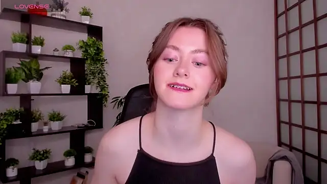 Snapshot of KateCuddle chatting on March 2026 02:06:02 AM KateCuddle online show from March 2026 02:06:02 AM