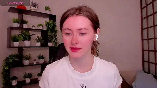 Snapshot of KateCuddle chatting on March 2026 02:46:01 AM KateCuddle online show from March 2026 02:46:01 AM