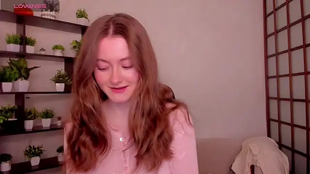 Snapshot of KateCuddle chatting on April 2026 03:02:01 AM KateCuddle online show from April 2026 03:02:01 AM