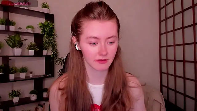 Snapshot of KateCuddle chatting on April 2026 02:42:02 AM KateCuddle online show from April 2026 02:42:02 AM