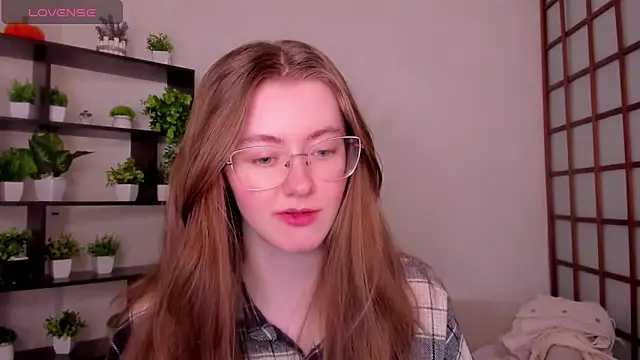 Snapshot of KateCuddle chatting on May 2026 02:19:02 AM KateCuddle online show from May 2026 02:19:02 AM