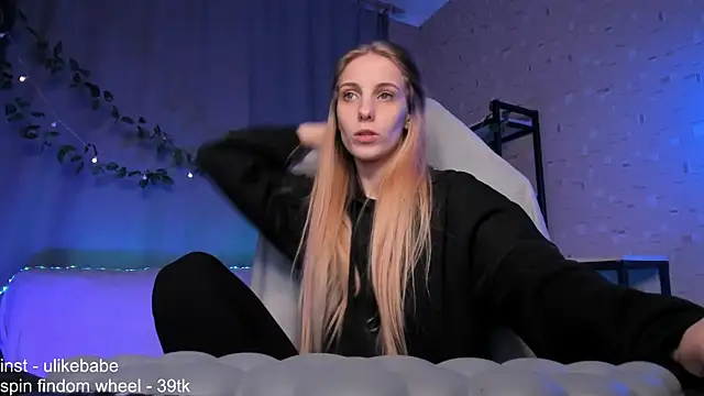 Snapshot of Anna_Fink chatting on January 2025 05:32:01 PM Anna Fink online show from January 2025 05:32:01 PM