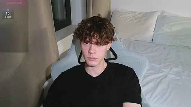 Snapshot of cute_thomas chatting on May 2026 07:22:02 PM cute thomas online show from May 2026 07:22:02 PM
