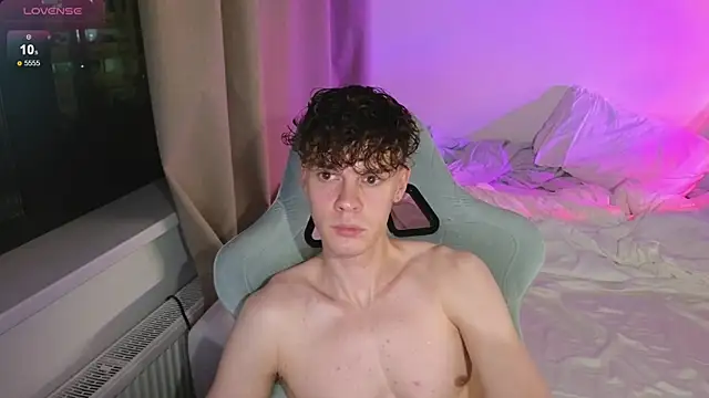 Snapshot of cute_thomas chatting on June 2026 08:46:01 PM cute thomas online show from June 2026 08:46:01 PM