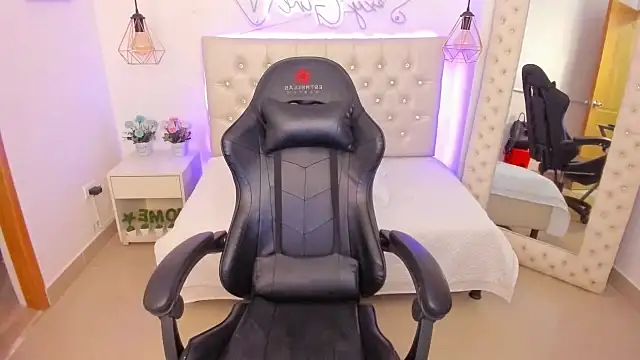 xiomara  cortes online show from February 2025 07:13:01 PM