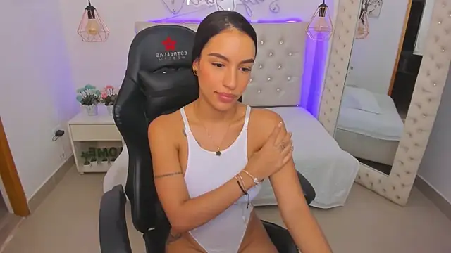 xiomara  cortes online show from February 2025 07:11:01 PM