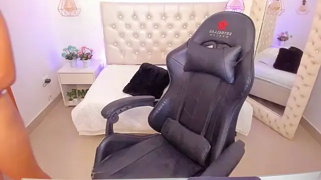 xiomara  cortes online show from February 2025 07:16:01 PM