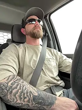 Snapshot of 8inchHOLEpunch chatting on March 2025 06:21:02 PM 8inchHOLEpunch online show from March 2025 06:21:02 PM