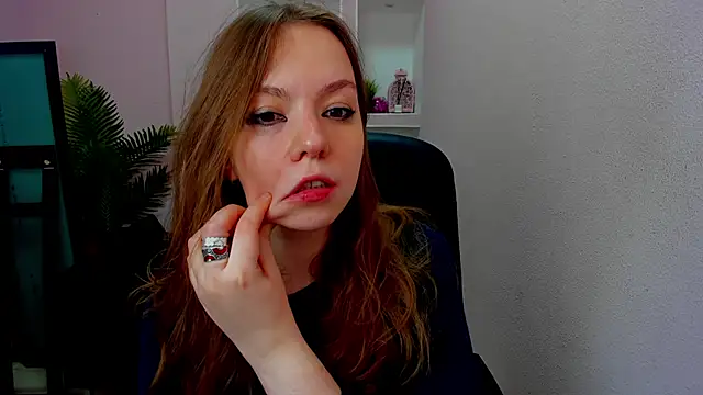 Persephoni online show from November 2025 10:36:01 AM