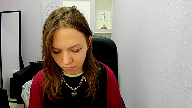 Snapshot of Persephoni chatting on April 2026 05:07:01 PM Persephoni online show from April 2026 05:07:01 PM