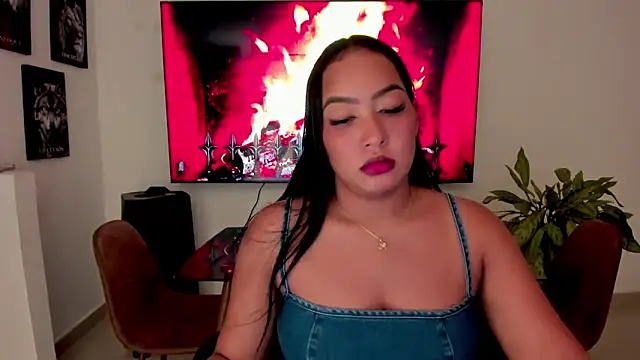 brunetenikole02 online show from October 2025 02:01:02 AM