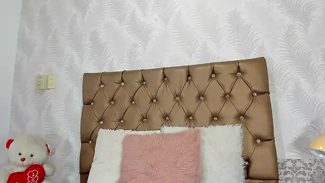 luna evaa online show from September 2025 01:44:02 PM