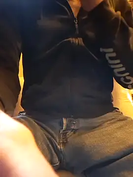 Snapshot of eddouxxx78 chatting on April 2026 11:47:02 AM eddouxxx78 online show from April 2026 11:47:02 AM