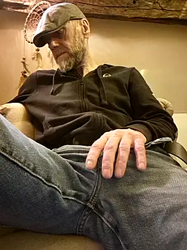 Snapshot of eddouxxx78 chatting on April 2026 05:40:01 PM eddouxxx78 online show from April 2026 05:40:01 PM