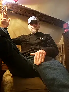 Snapshot of eddouxxx78 chatting on April 2026 07:58:02 AM eddouxxx78 online show from April 2026 07:58:02 AM