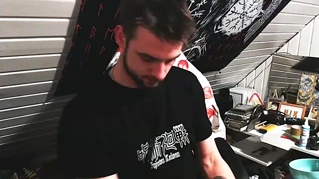 Snapshot of Youngtimer_1997 chatting on April 2026 08:28:02 PM Youngtimer 1997 online show from April 2026 08:28:02 PM