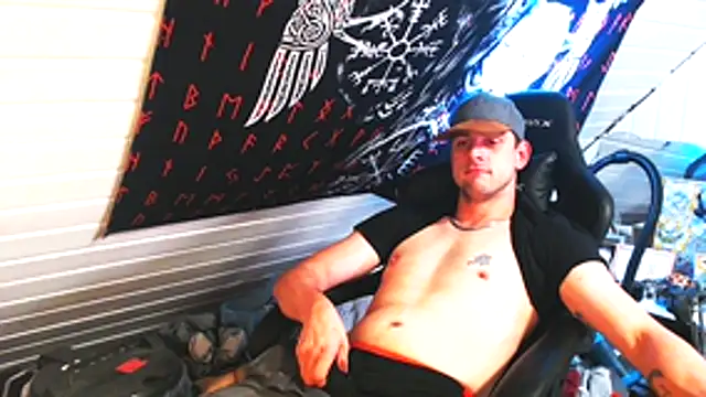 Snapshot of Youngtimer_1997 chatting on April 2026 04:41:01 AM Youngtimer 1997 online show from April 2026 04:41:01 AM