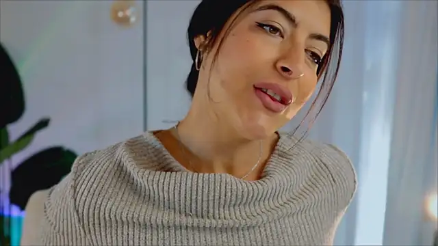 Snapshot of anabelcurvy chatting on January 2025 02:52:01 PM anabelcurvy online show from January 2025 02:52:01 PM