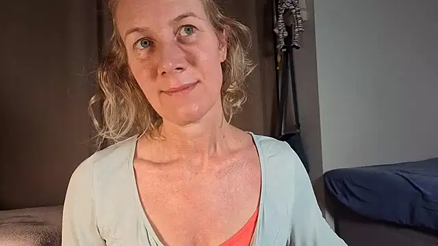 Lola Belgium online show from July 2026 04:17:02 AM