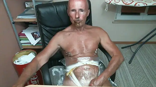 Snapshot of olibrius71 chatting on September 2025 06:32:02 PM olibrius71 online show from September 2025 06:32:02 PM