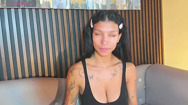 LauraAristizabal online show from October 2025 12:38:01 PM