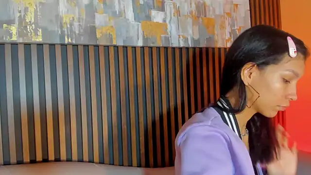 LauraAristizabal online show from December 2025 12:23:02 PM