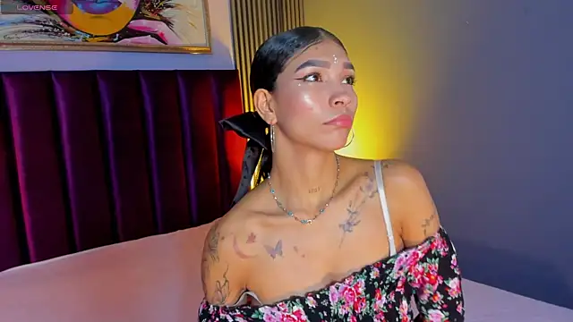 LauraAristizabal online show from April 2026 12:44:02 PM